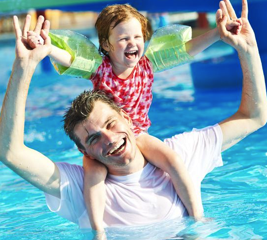 Father and_Daughter_swimming